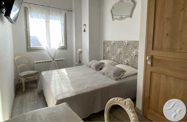Chambre d'hôtes romantique, spa et table d'hôtes dans les vignes du Beaujolais à L'Escale, Émeringes - Image 2