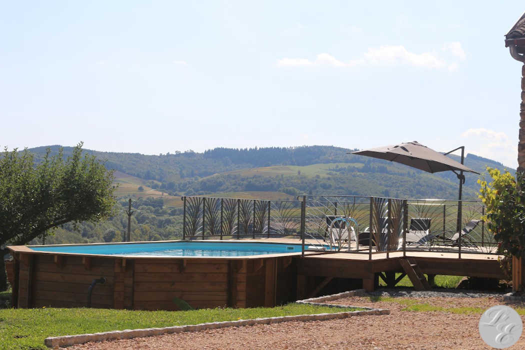 Piscine hors sol 8x4m avec vue sur les vignobles